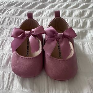Lucky Brand Pink Bow Crib Shoes Size 4